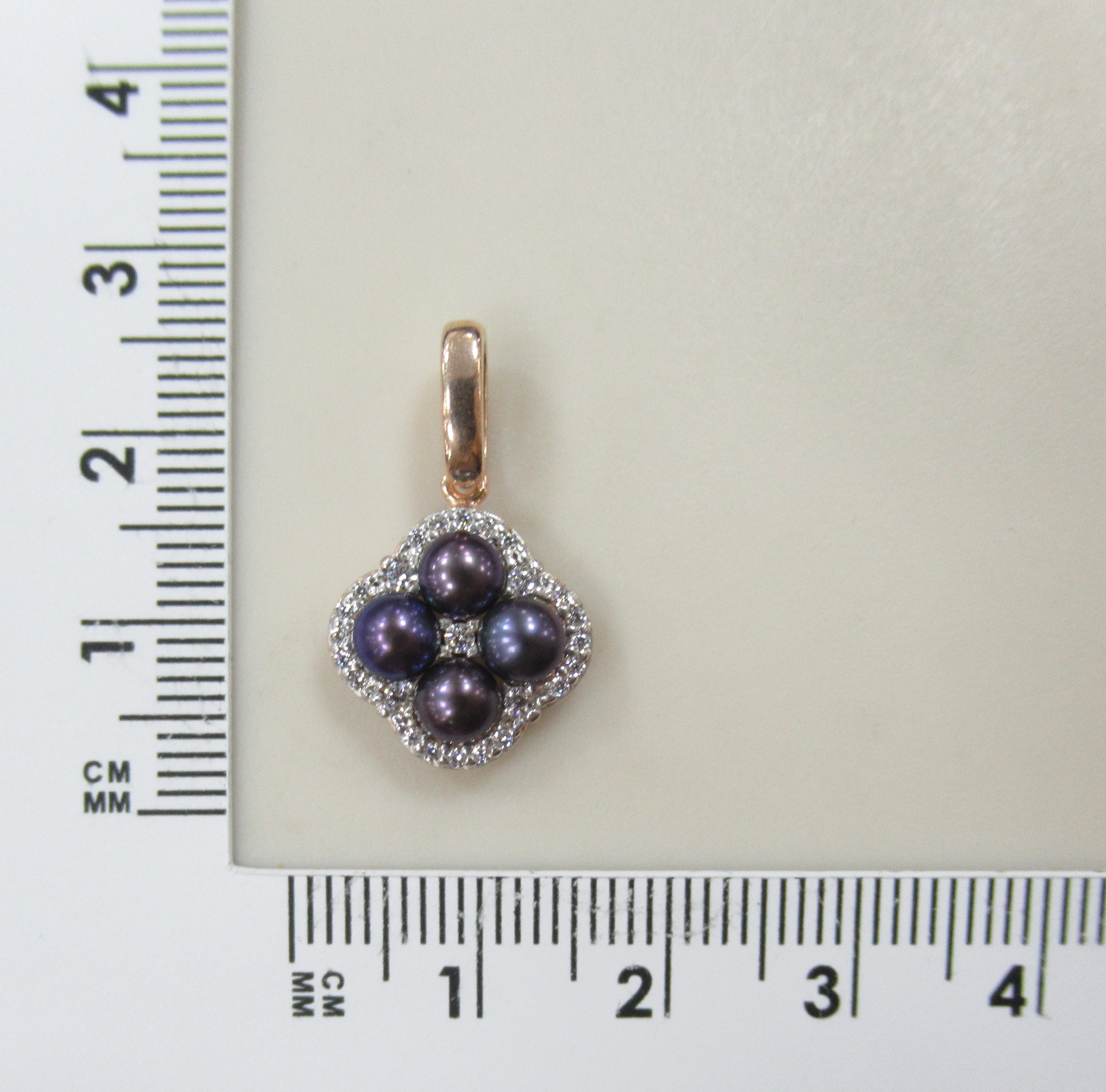 Серебряная подвеска с черным жемчугом "Клевер"